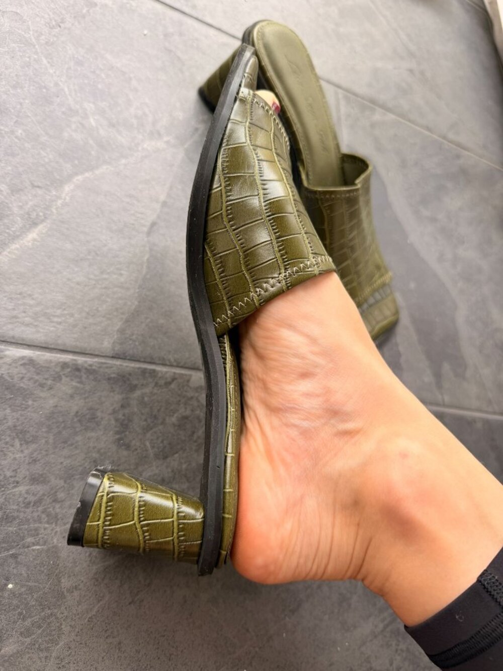 Lisa Says Gah 7.5 Olive Green Square Toe Slide Mules Croc-Embossed - Picture 7 of 8